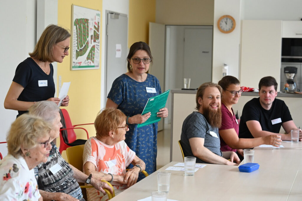 Ingentis Mitarbeiter beim Corporate Volunteering mit Senioren
